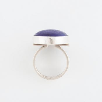 CECILIA JOHANSSON, Göteborg, 2001 a cabochon cut lapis lazuli ring.