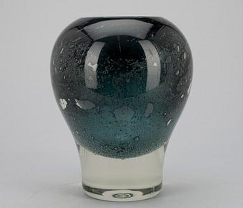 VAS/GLASSKULPTUR, sign. Heikki Orvola, Nuutajärvi Notsjö. 1900-talets senare hälft.