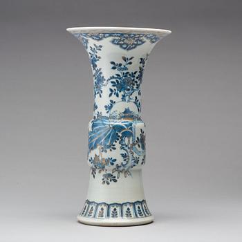 A blue and white vase, Qing dynasty, early 18th Century.