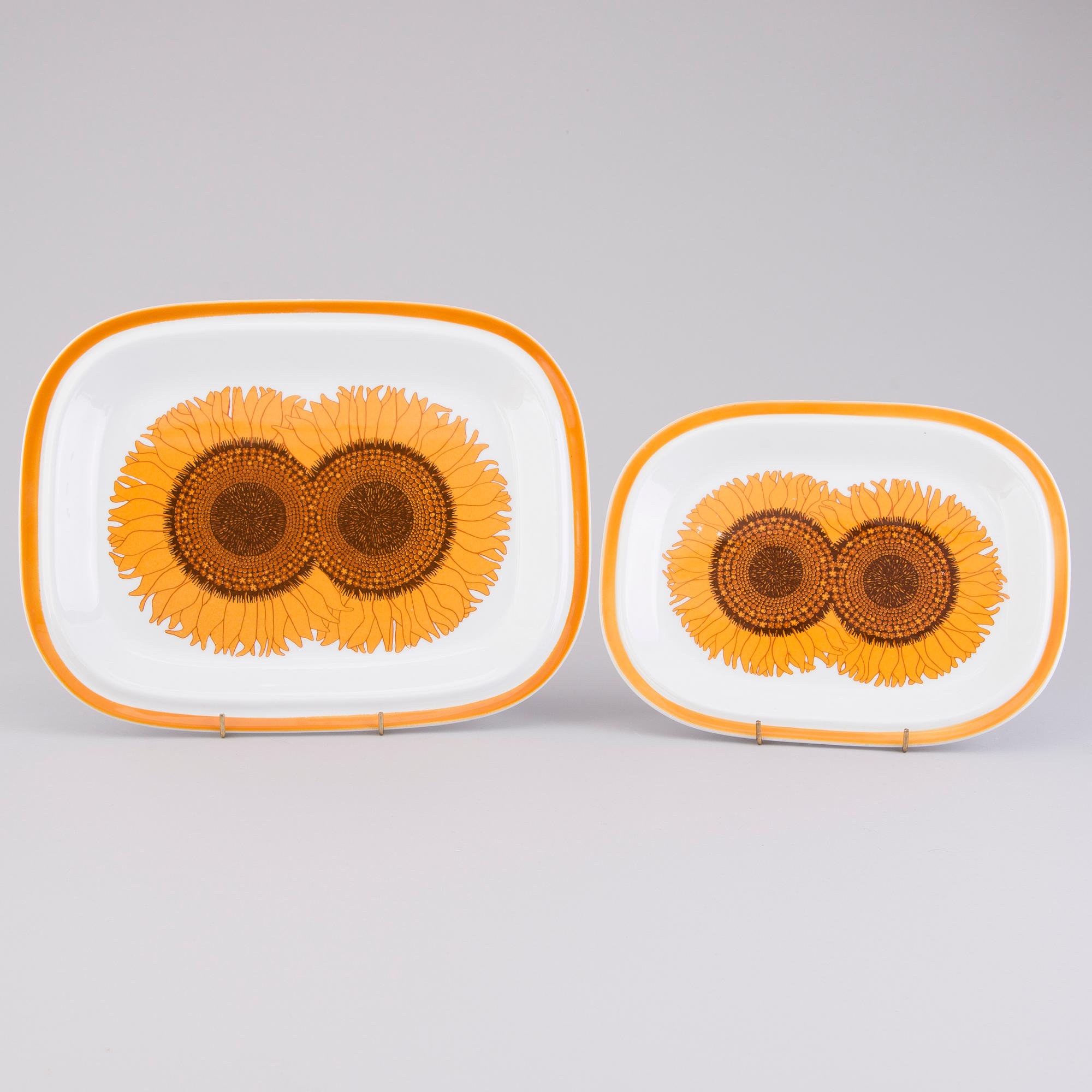 UNNI MARGRETHE JOHNSEN, A 35-pcs set of the 1970s 'Korulen Solsikke' dinnerware for Egersunds Fayancefabrik, Norway.