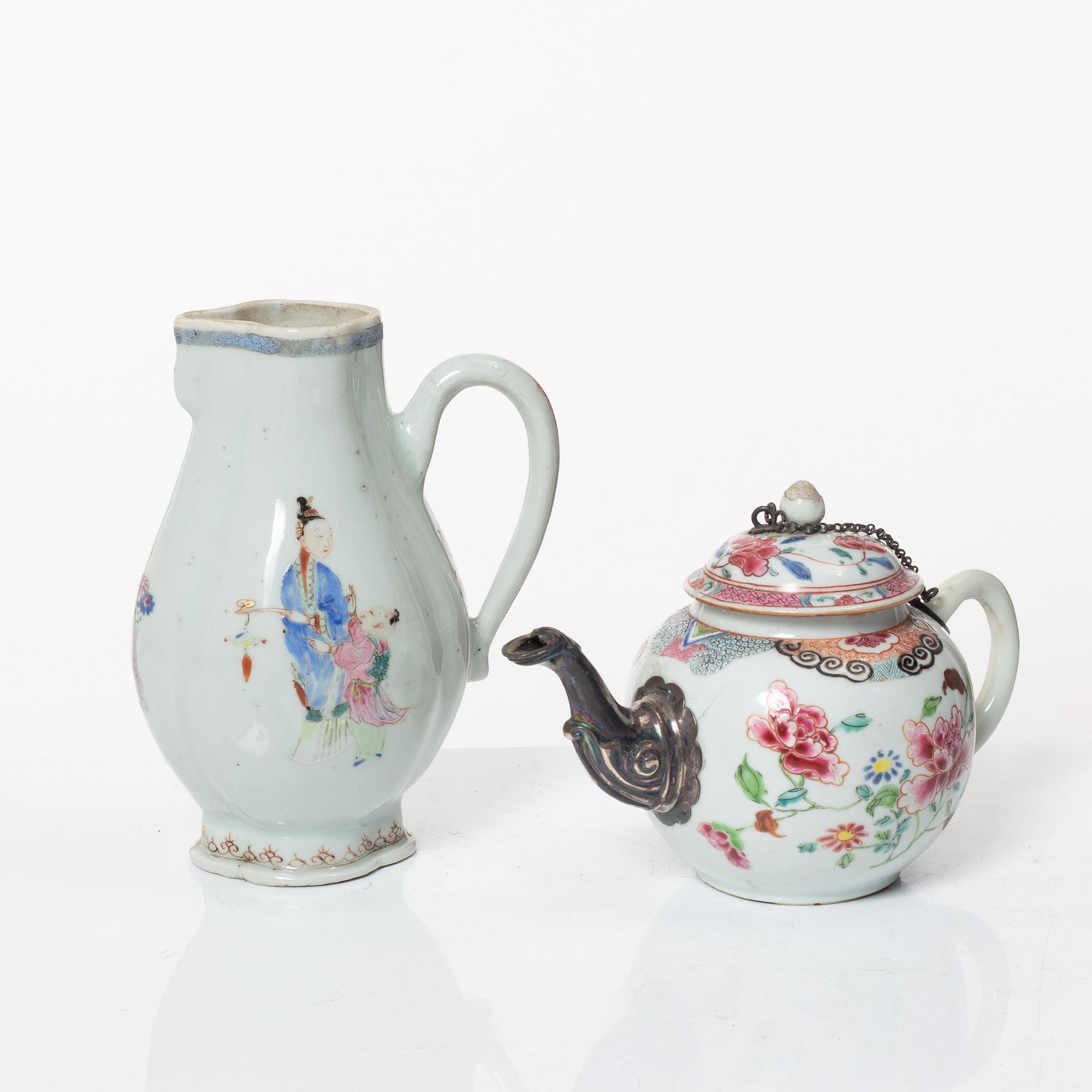 Tekanna med lock och kanna, porslin. Qingdynastin, Qianlong (1736-96).