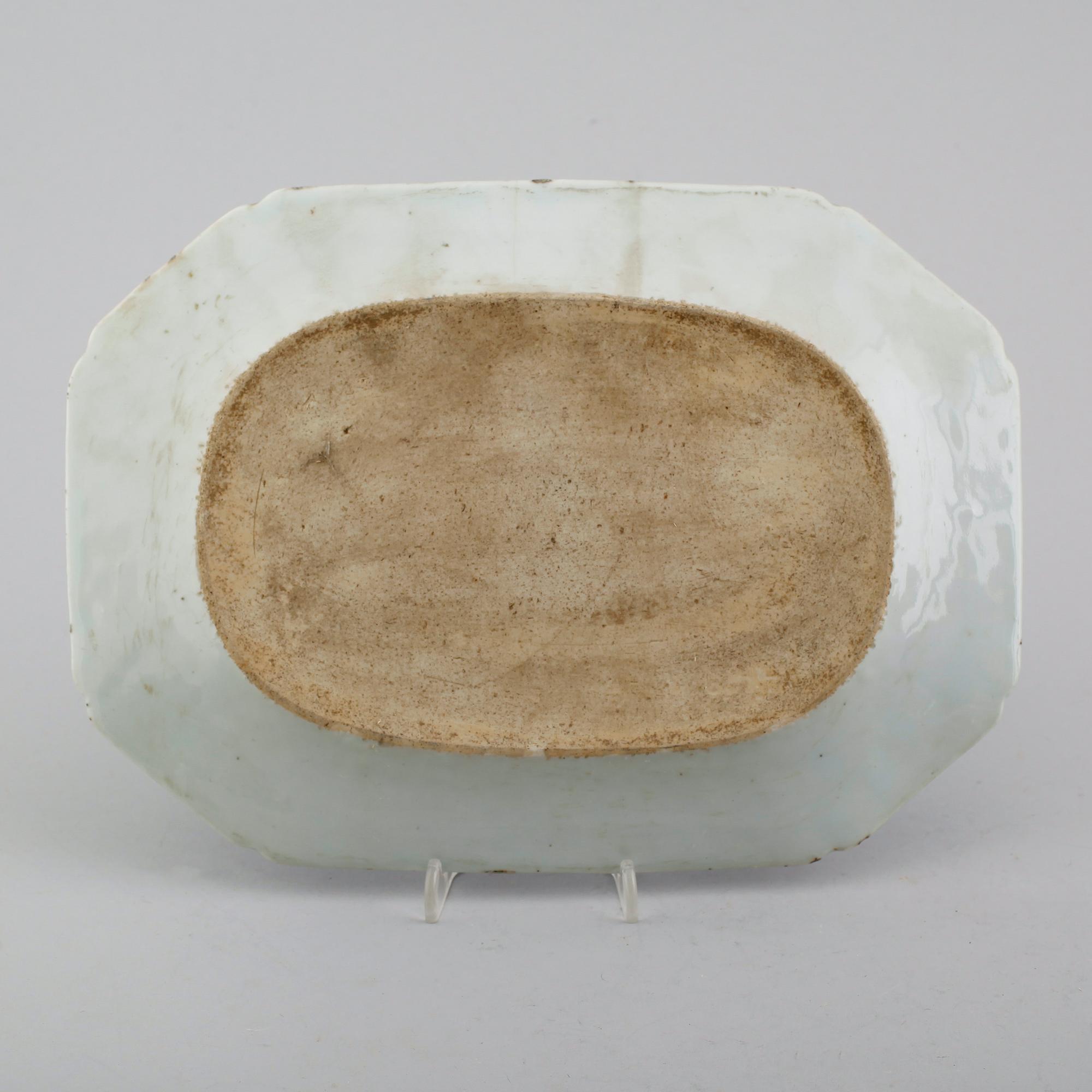 STEKFAT, porslin, Kina, Qianlong 1736-1795.