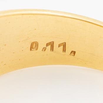 Ring in 18K gold set with three brilliant-cut diamonds.