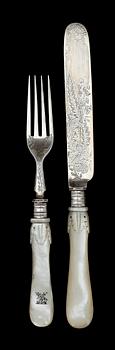 FRUKTBESTICK, 24 st, silver och pärlemor, Elkington & Co, Birmingham, England, 1891.