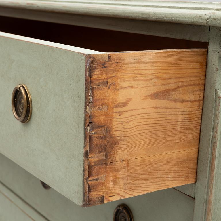 A chest of drawers, late 19th century.