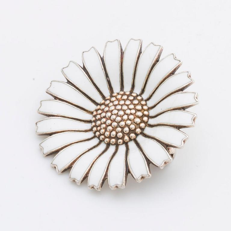 GEORG JENSEN,BROOCH, "Daisy", sterling silver and enamel, length approx 3 cm.