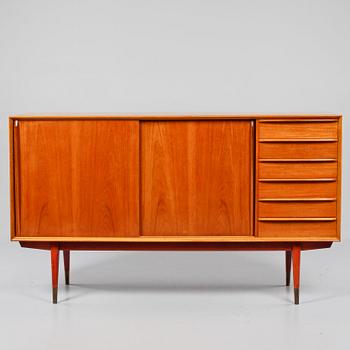 SIDEBOARD, 1900-talets mitt.