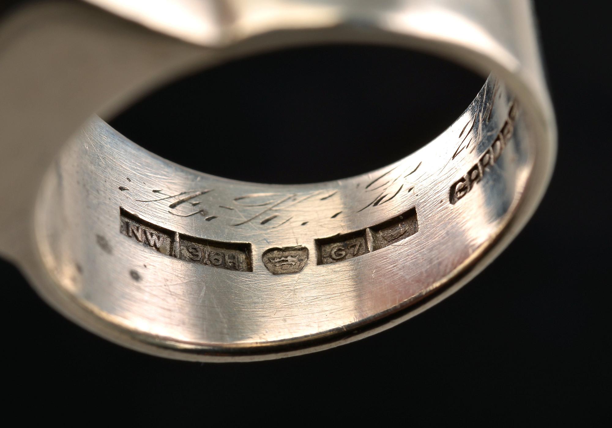 Bertel Gardberg, RING, silver med rosenkvarts, N. Westerback, Helsingfors 1960. Vikt 10 g.