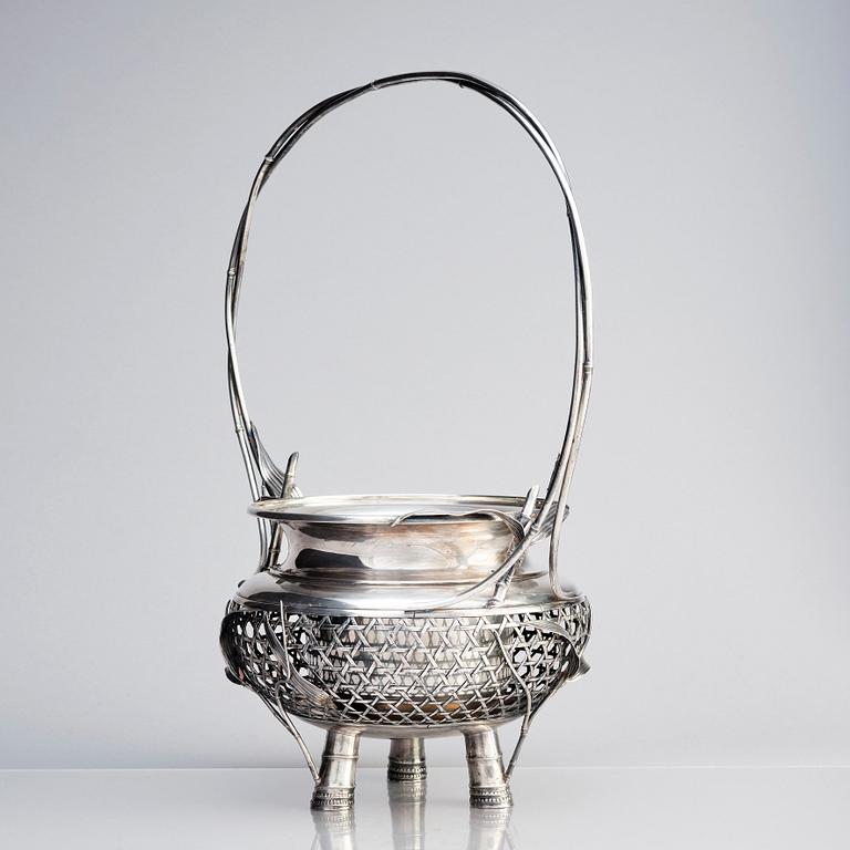 Korg, silver. Japan, tidigt 1900-tal.