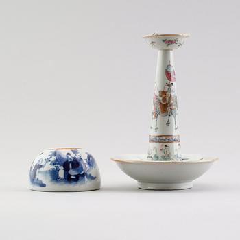 LJUSSTAKE SAMT PENSELBAD, porslin, Kina, 1800-tal.