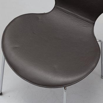 Arne Jacobsen, stolar, 4st, "Sjuan", Fritz Hansen, Danmark, 2000.