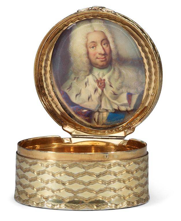A silver-gilt 18th century snuff-box, marked with a french control mark.