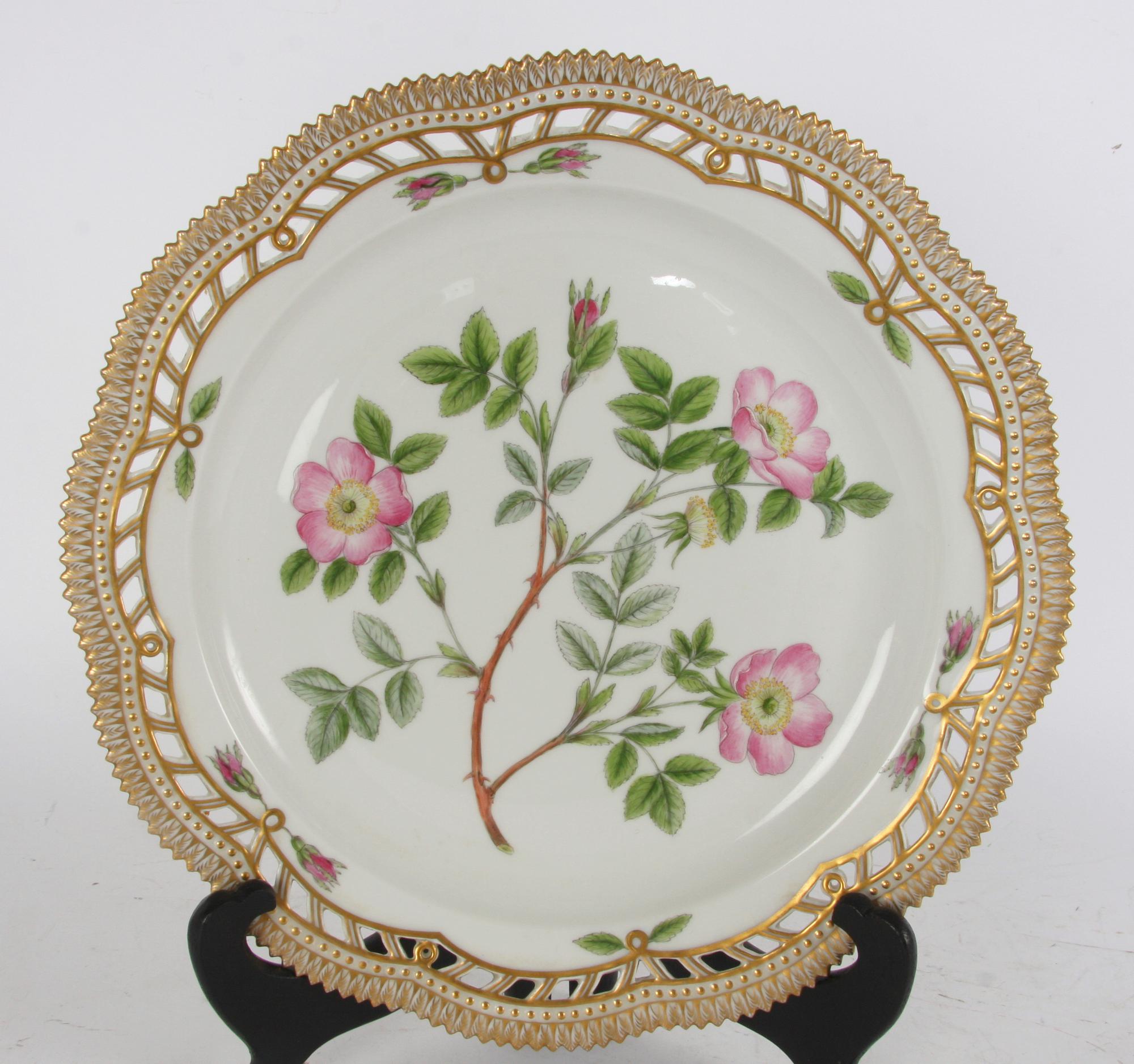 FAT, porslin, Royal Copenhagen "Flora Danica" s k Hausmalerei.