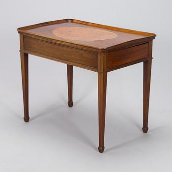 Table, England, first half of the 19th century.