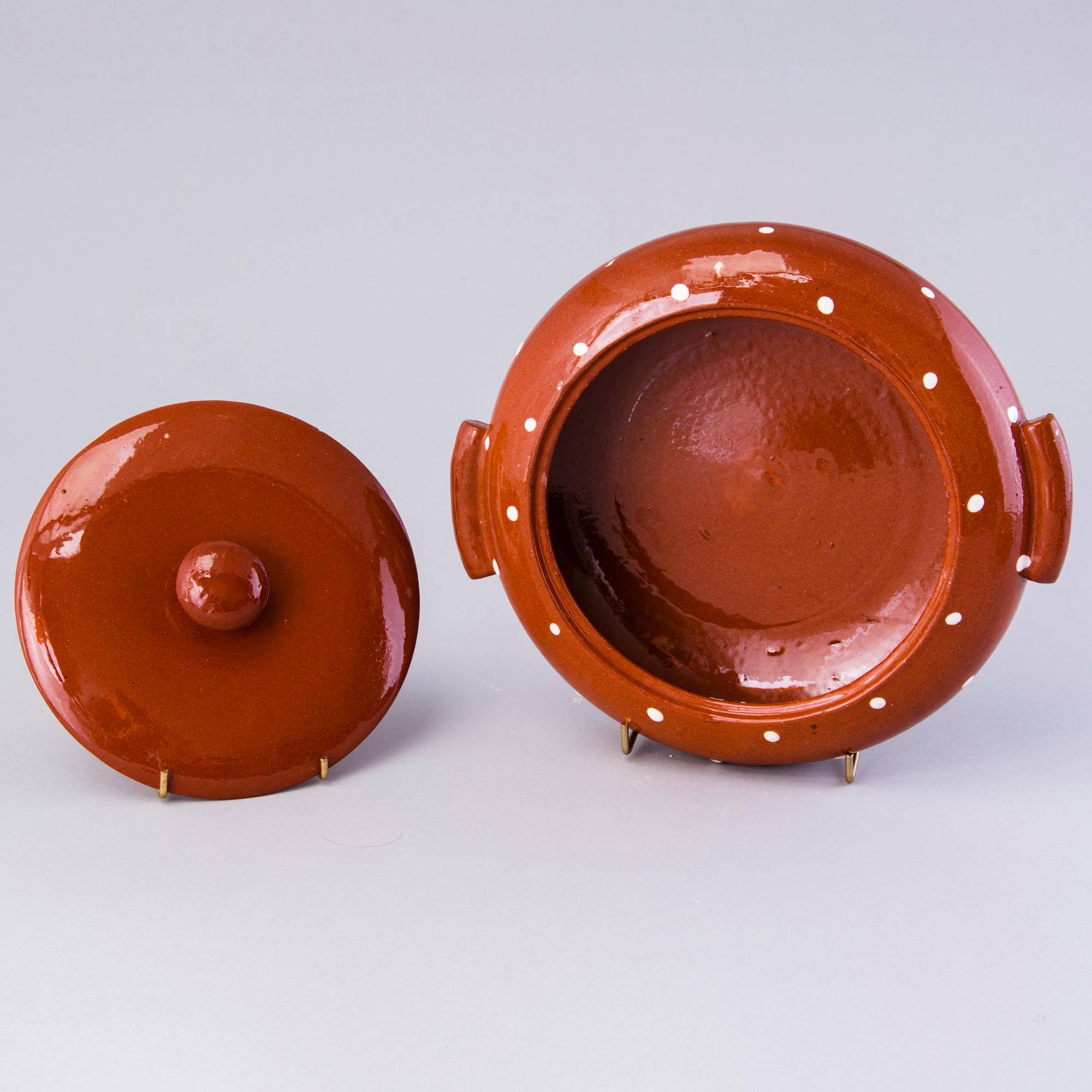 MARITA LYBECK, servisdelar, 28 st, keramik + bok "Marita Lybeck 1906-1990".