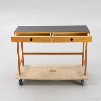 Sara Larsson, a "Mind" desk, for A2.