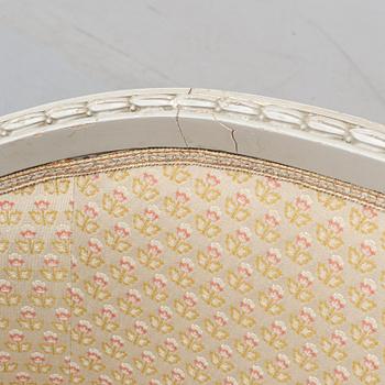 Salongsmöbel, två fåtöljer samt soffa, gustaviansk stil, 1900-talets början.