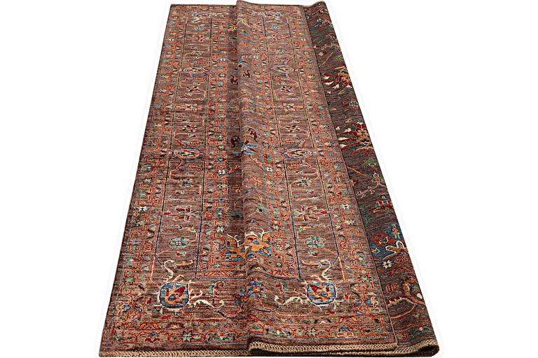 A carpet, Ziegler Ariana, c. 310 x 208 cm.