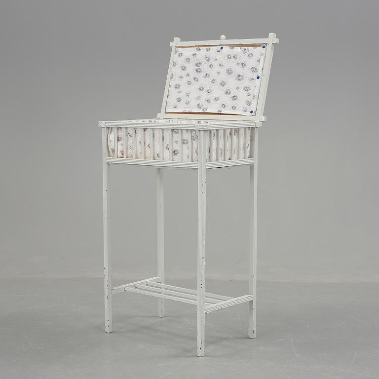 SYSKRIN PÅ BENSTÄLLNING, 1900-talets första hälft.