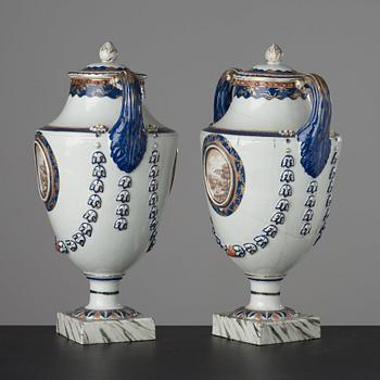 A pair of jars with covers, Qing dynasty, Qianlong (1736-95).