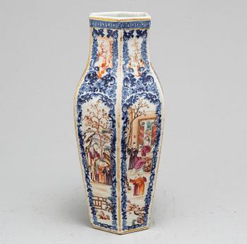 A famille rose vase, Qing dynasty, Qianlong (1736-95).