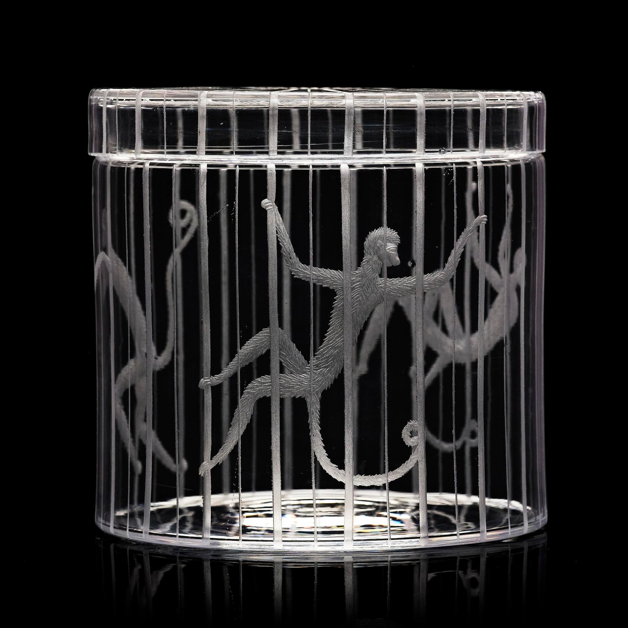 Edward Hald, an engraved lidded "Apburen" jar, Orrefors 1930.