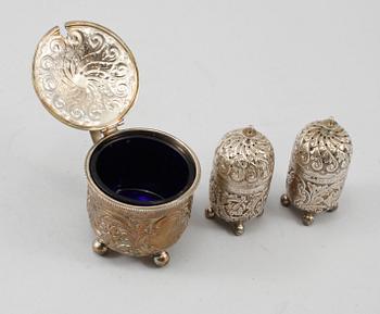 SALT och PEPPARSTRÖARE samt SENAPSKANNA, silver, Horace Woodward & Co (Edgar Finley & Hugh Taylor), London, England,1890.