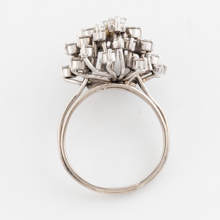 Baguette and brilliant cut diamond ring.