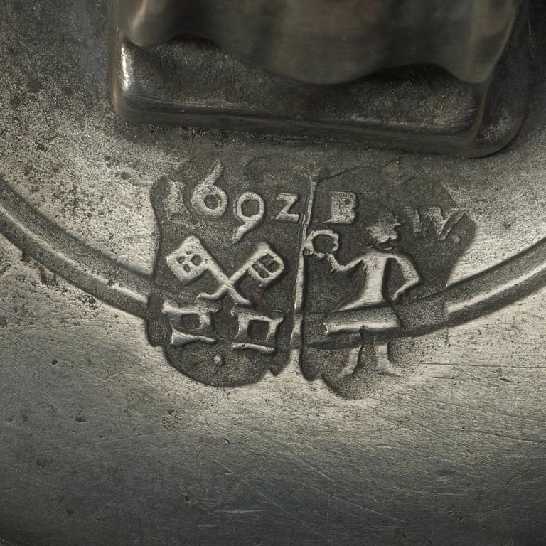 BURK MED LOCK. Barock, 1600-tal.
