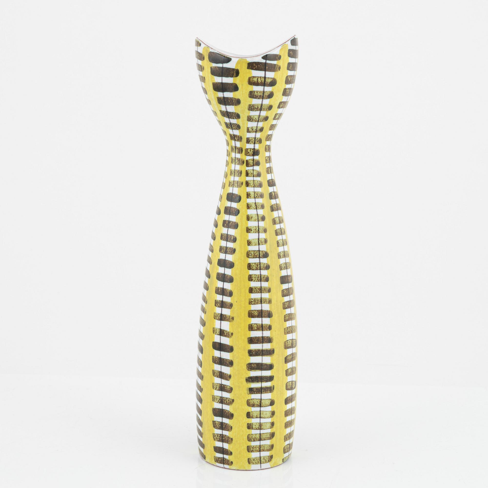 Stig Lindberg, vas, stengods, Gustavsberg och vas samt fat, fajans, Gustavsbergs studio.