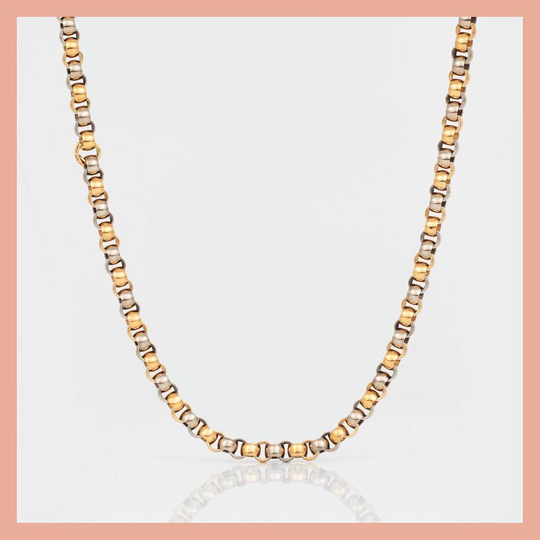 HALSBAND, 2 st, 18K tvåfärgat guld. Total vikt ca 146 g.