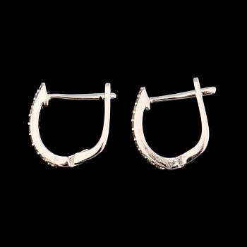 ÖRHÄNGEN, 1 par, 18K vitguld, diamanter tot ca 0.15 ct.