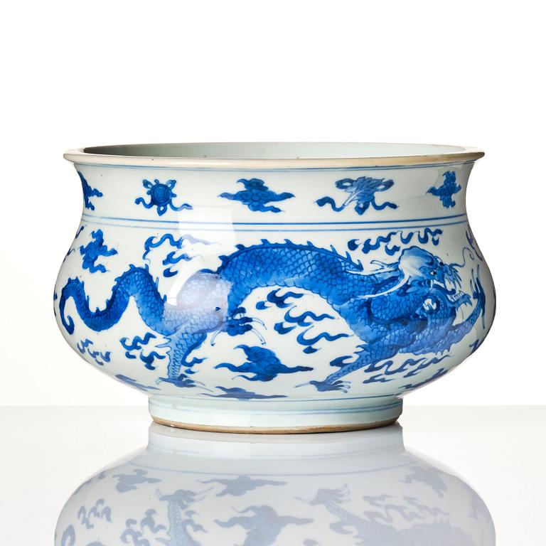 A blue and white Transition four clawed dragon incense burner, 17th century.