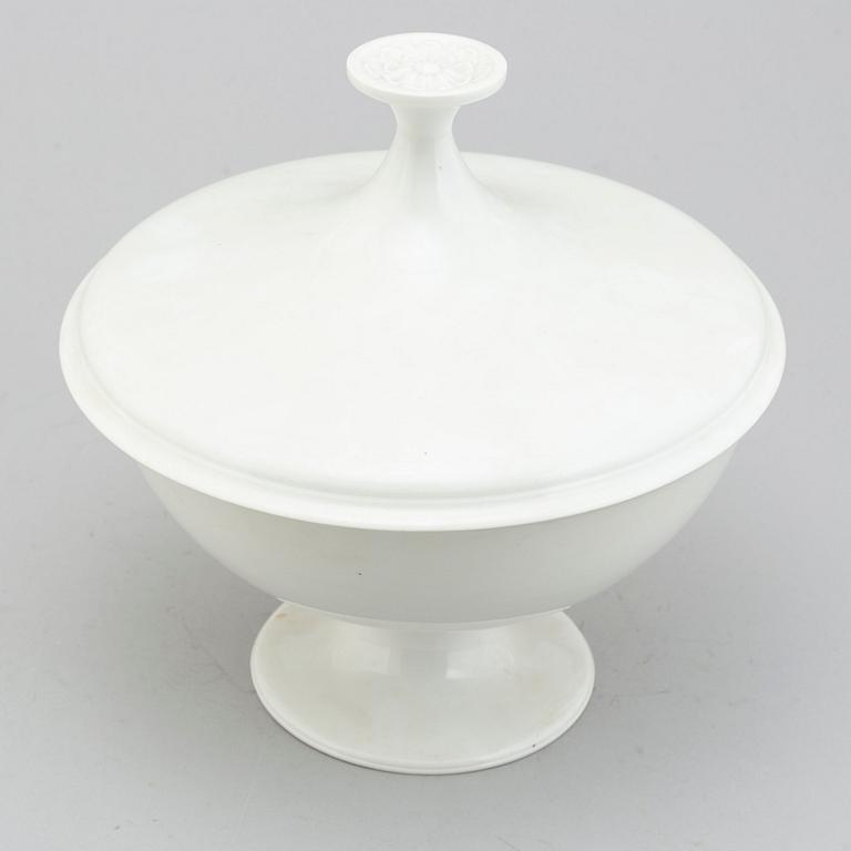 A Berlin tureen with cover, 19th century.