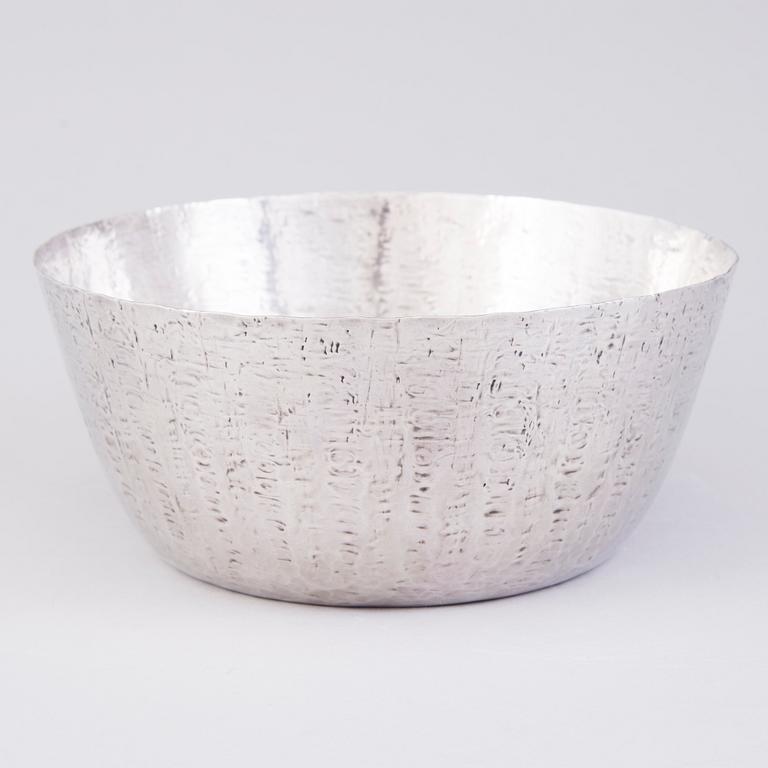 TAPIO WIRKKALA, A silver bowl, mark of TW, Hopeakeskus, Hämeenlinna, 1964.