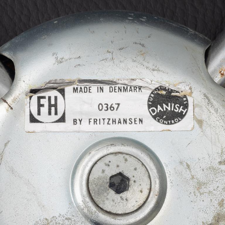 Arne Jacobsen, six 'Series 7' chairs, Fritz Hansen, Denmark, 1967 and later.