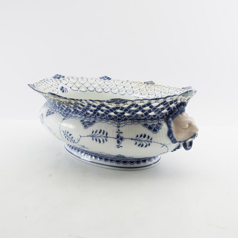 Jardinière "Musselmalet helblonde" Royal Copenhagen Denmark early 20th century porcelain.