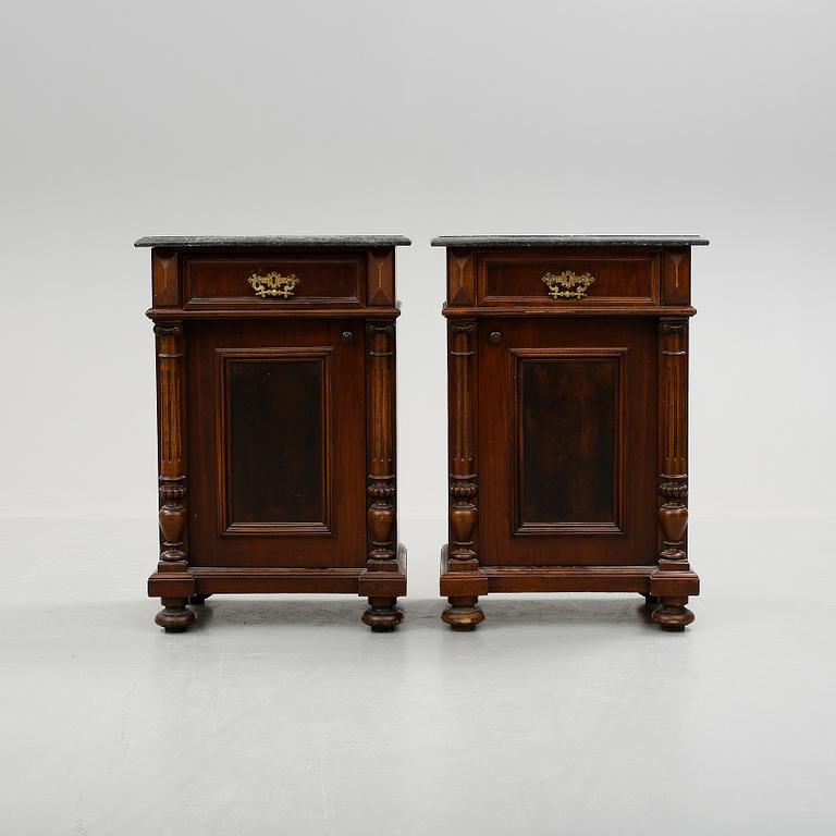 SÄNGBORD, ett par, nyrenässans, 1800-talets slut.