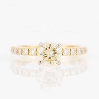 Ring in 18K gold with a round brilliant-cut diamond approximately 0.85 ct, approximately N/O si/i.