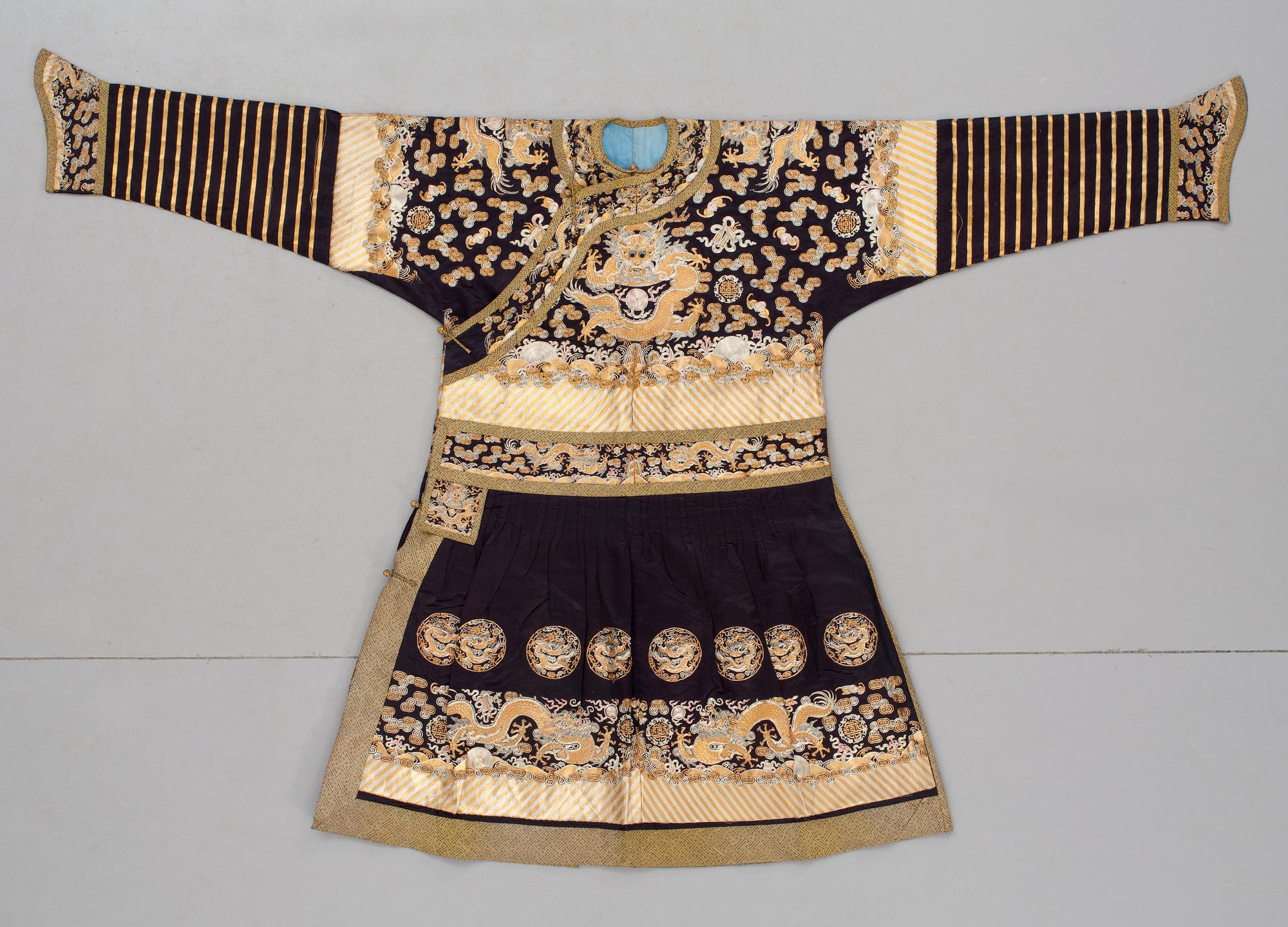 ROCK, siden. Längd 131 cm. Kina 1900-talets förra hälft.