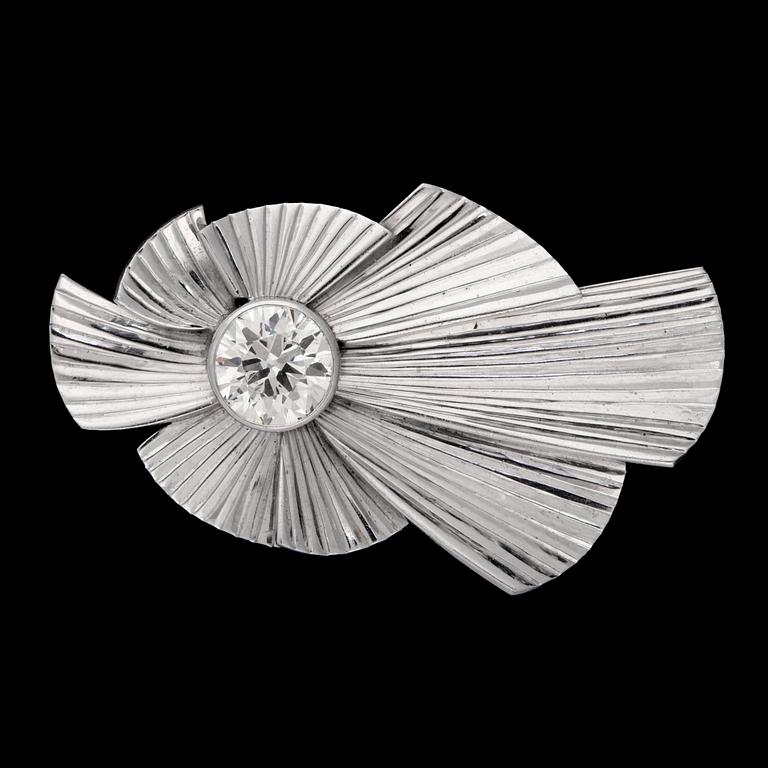 A medium cut diamond brooch, app. 1.85 cts.