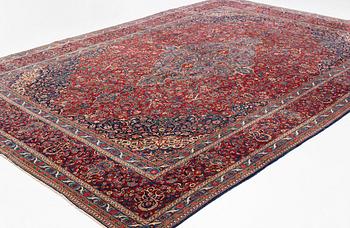 A semi-antique Kashan carpet, ca 437 x 304-310 cm.