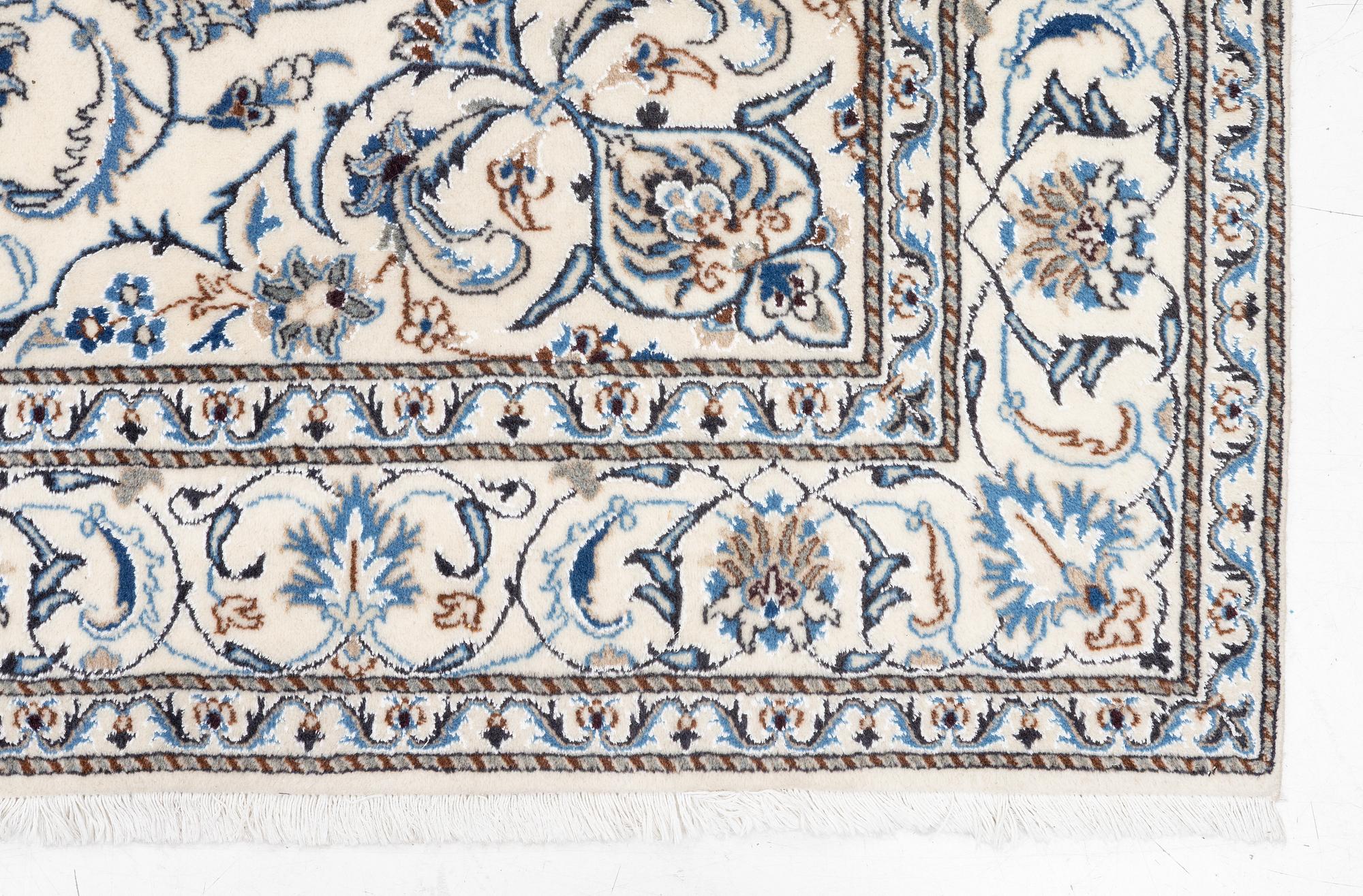 A Nain carpet, c. 275 x 195 cm.