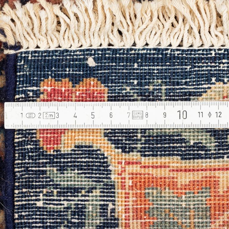 Matta, Kashmar, ca 345 x 252 cm.