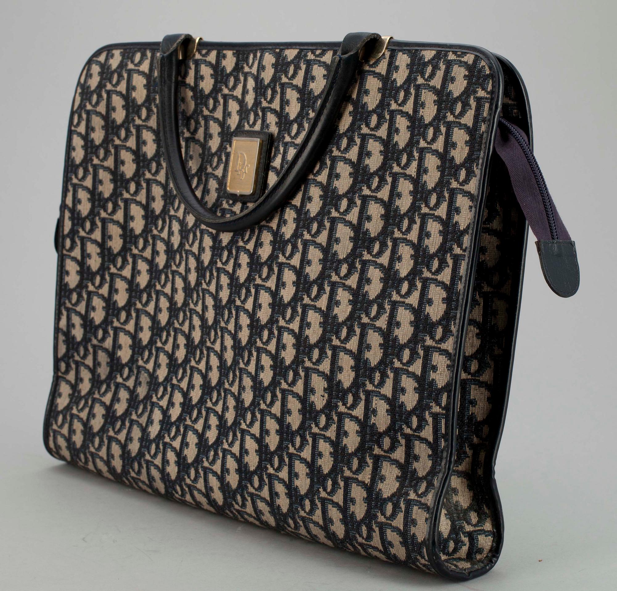 ASIAKIRJALAUKKU, Christian Dior.