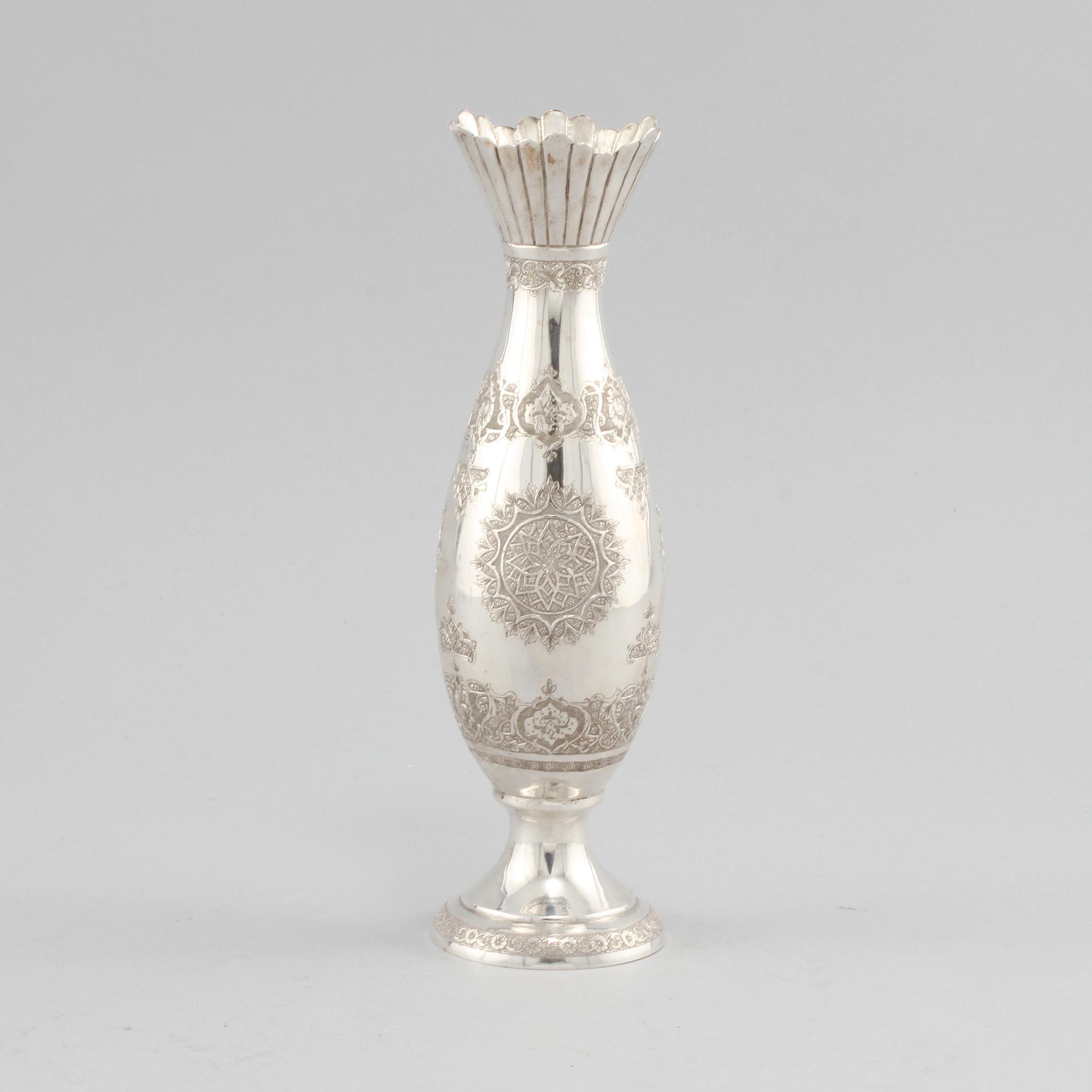 VAS, silver, Iran, 1900-talets första hälft. Vikt 300 g.