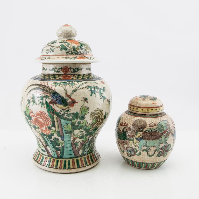 Bojan and the lidded urn, China, circa 1900, porcelain.