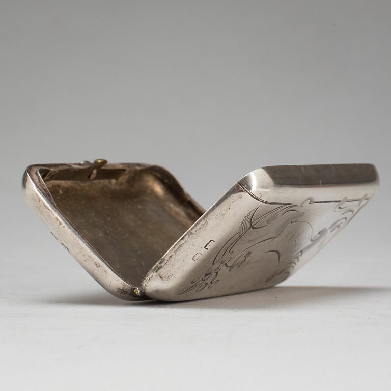 SNUSDOSA, silver. Ryssland. 1900-talets början. Vikt ca 78 g.