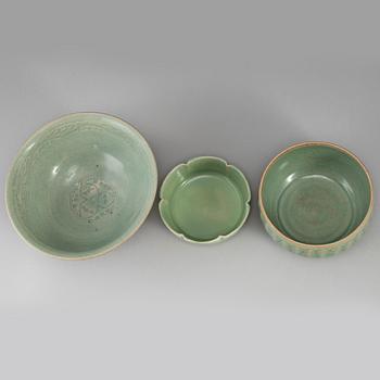 SKÅLAR, tre stycken, keramik. Sydostasien, troligen 1500/1600-tal.