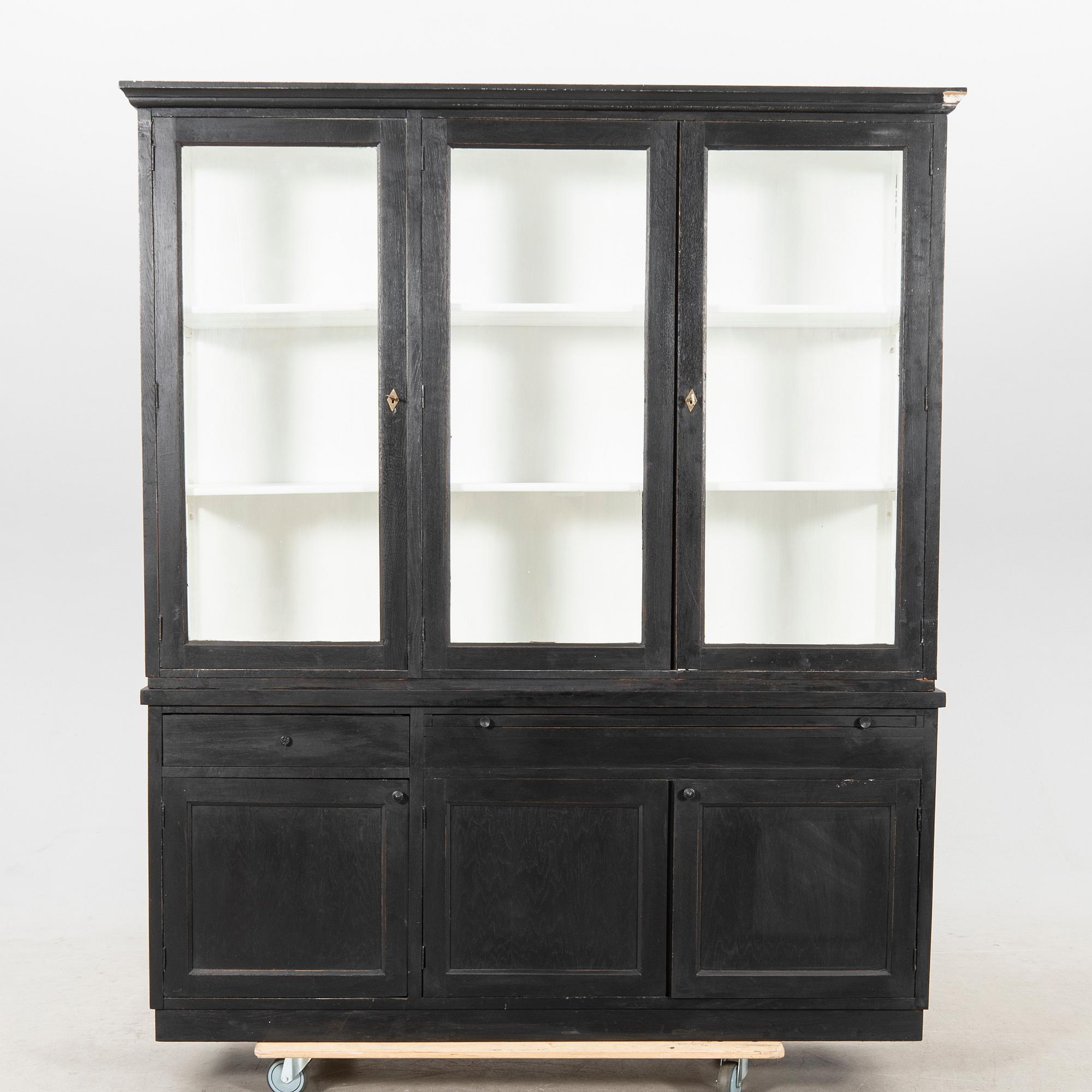 Skåp, 1900-talets början.